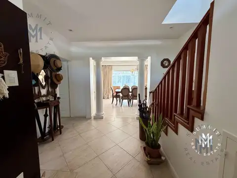 Casa 5 ambientes con 3 baños