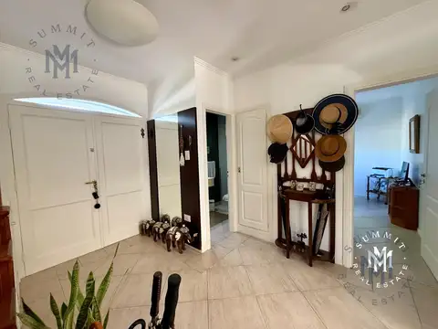 Casa en Venta en Abril Club De Campo, USD 585.000