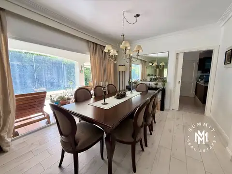 Casa en Venta con 4 cocheras