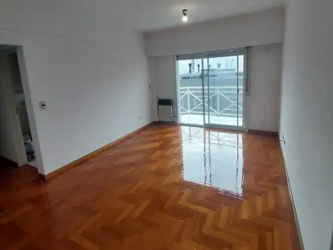 DEPARTAMENTO EN ALQUILER - 2 AMBIENTES - CABALLITO con Cochera