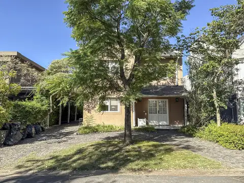 Casa en venta 3 dormitorios, altillo y dep de serv - Barrio Tres Horquetas - San Fernando