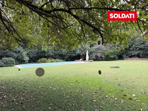 Casa en venta y alquiler sobre lote de más de  2.500 m2 - excelente acceso - bajas expensas - Pilar