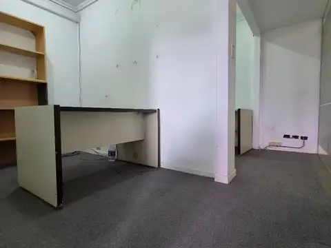 Oficina 5 ambientes con 2 baños