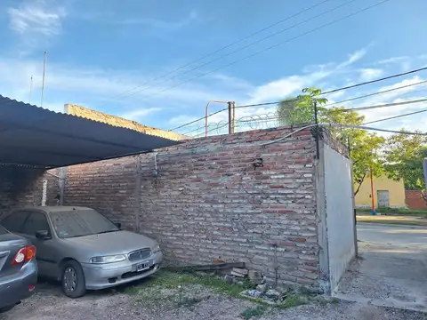 Venta de terreno con cochera sobre Colón y Formosa