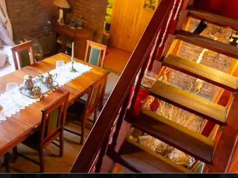 Elegante Casa de Estilo y Arquitectura Clásica en V. Urquiza
