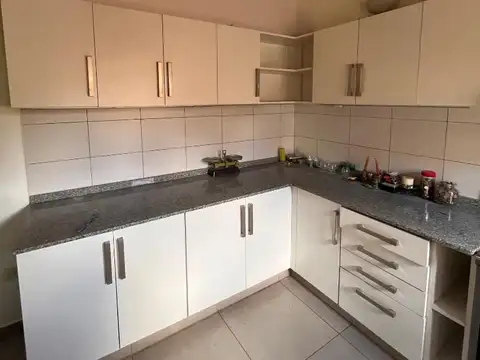 Casa en Alquiler con 3 cocheras