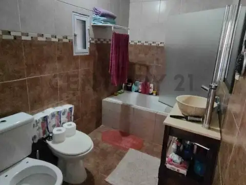 Peron 2600, Piso 0