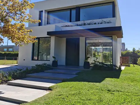 Exclente Casa a Estrenar  en Las Tipas