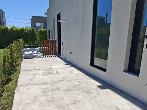 Casa 6 ambientes con 3 baños