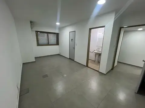 Oficina con 6 privados en Lanús Oeste