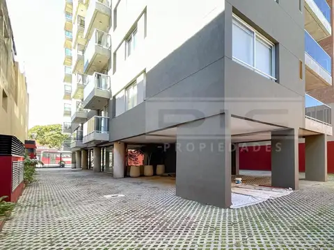 Av.  Maipu 3800 cochera 06 planta baja descubierta entre Diaz Velez y Debenedetti