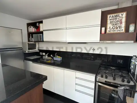 Departamento 4 ambientes con 2 baños