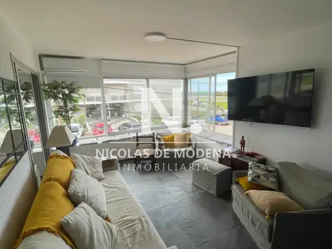 Alquila departamento de 2 dormitorios en Punta del Este.