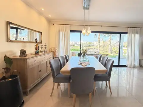 Casa Monoambiente con 4 baños