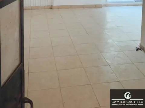 Hermoso PH en venta 3 amb. Flores con patio y jardín