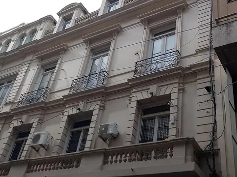 VENTA DE AMPLIAS Y LUMINOSAS OFICINA