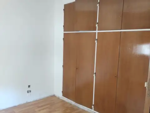 Casa con living-3 dormitorios-garage-terrazas.