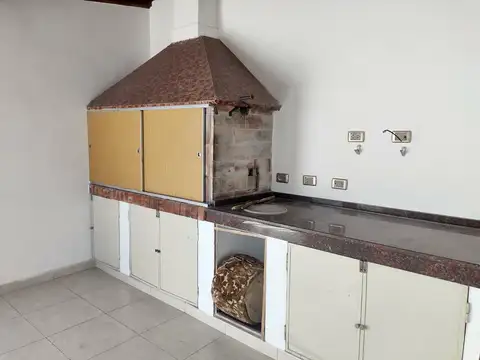 Casa 5 ambientes con 1 baño