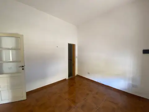 Casa 8 ambientes con 4 baños