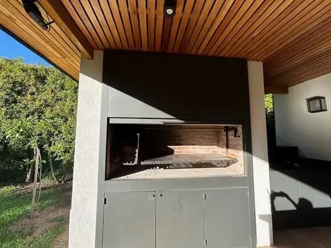 Casa en Alquiler Temporal con 2 cocheras