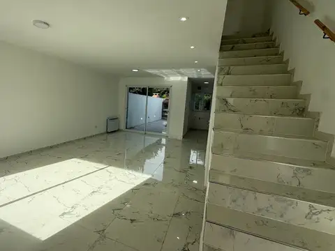 Casa 3 ambientes con 1 baño