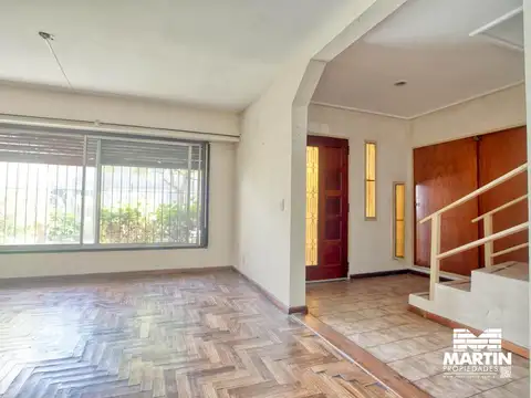 Casa 5 ambientes con 3 baños