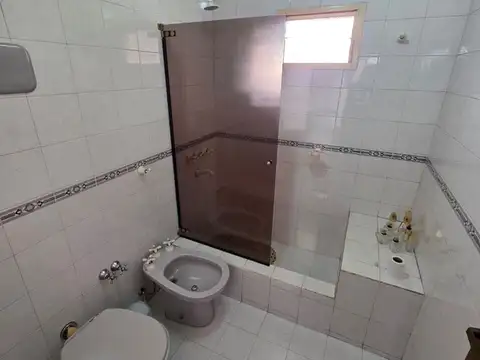 Casa 6 ambientes con 4 baños