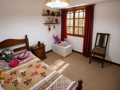 Casa 5 ambientes con 2 baños