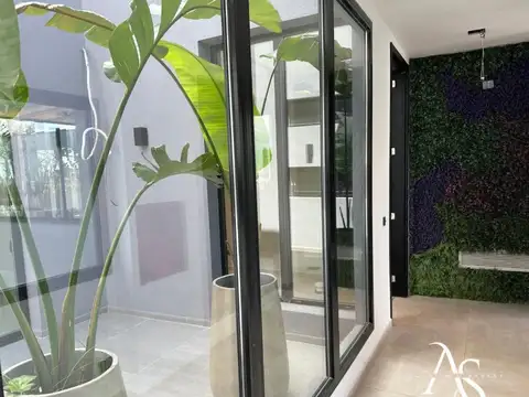 Ricardo Balbin al 400 esquina Vicente Lopez