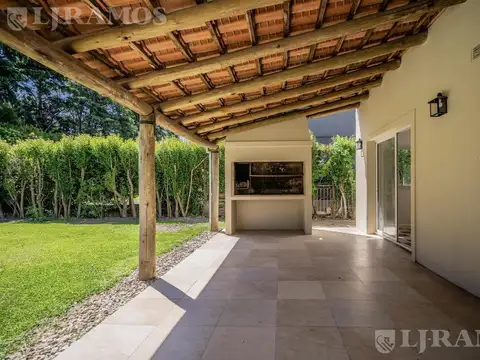 Casa 5 ambientes con 3 baños