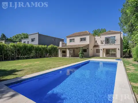 Casa en Venta con 2 cocheras