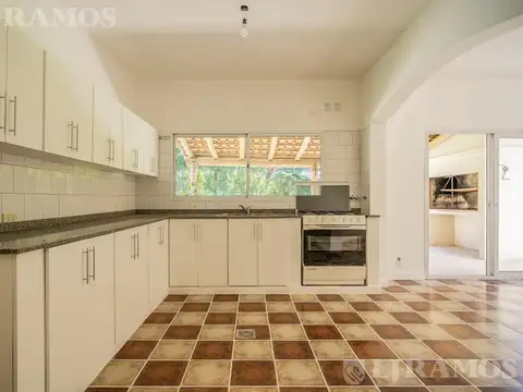 Casa en Venta con 2 cocheras