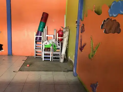 LOCAL * SALON * DEPOSITO