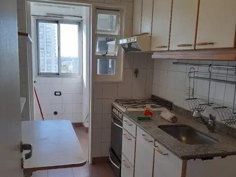 Hermoso 3 ambientes con balcón , piso alto.