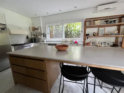 Casa en Alquiler Temporal con 5 cocheras