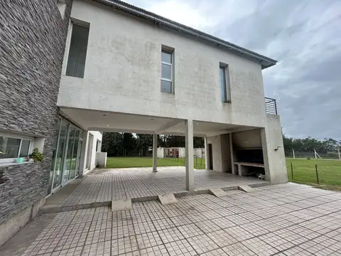 VENTA CASA QUINTA CHASCOMUS CON CABAÑAS Y PISCINA