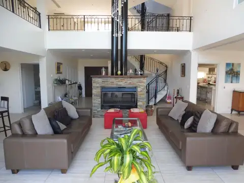 Casa 5 ambientes con 4 baños