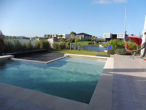 Casa en Venta en Albanueva, USD 1.500.000