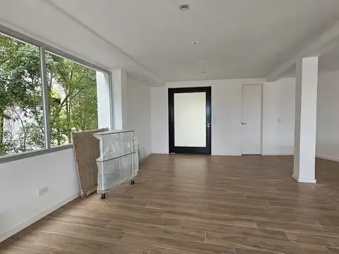 Casa en Alquiler con 2 cocheras
