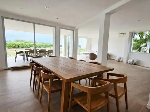 Casa en Alquiler de 4 dormitorios