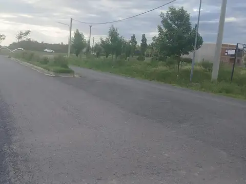 TERRENO EN VENTA DE 300 m2 EN RUTA 18 KM 13 BARRIO ECO VIDA