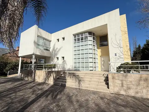 Casa en Alquiler de 4 dormitorios