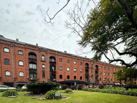 Puerto Madero – Alicia M Justo 1800 - Venta de dúplex de 3 ambientes con balcón aterrazado y vista al río, en complejo con amenities.