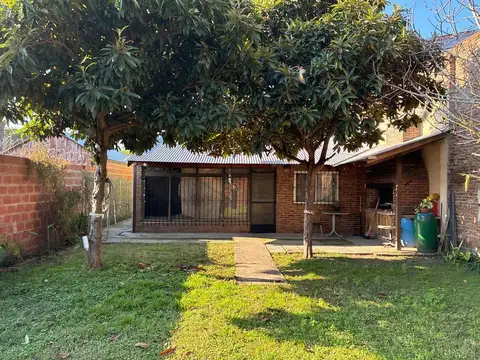 Casa 4 ambientes con 2 baños