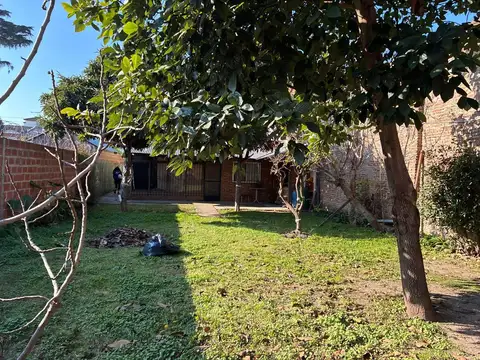 Casa en VENTA - JOSE LEON SUAREZ - PARTIDO DE SAN MARTIN - 2 DORMITORIOS - JARDIN