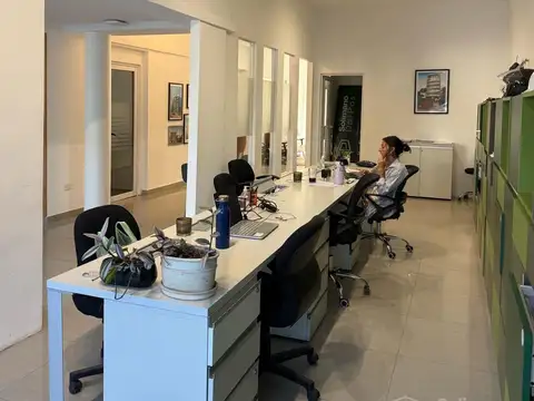 Oficina 6 ambientes con 3 baños