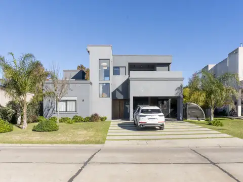 CASA 3 DORMITORIOS EXCELENTE UBICACIÓN- SAN SEBASTIAN