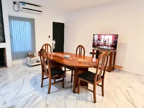 Casa 5 ambientes con 2 baños