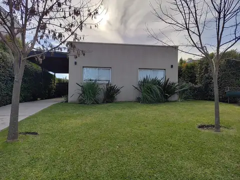 Venta Casa en  Santa Elena, Pilar del Este