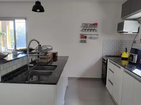 Casa en Venta en Pilar del Este - Santa Elena, USD 190.000